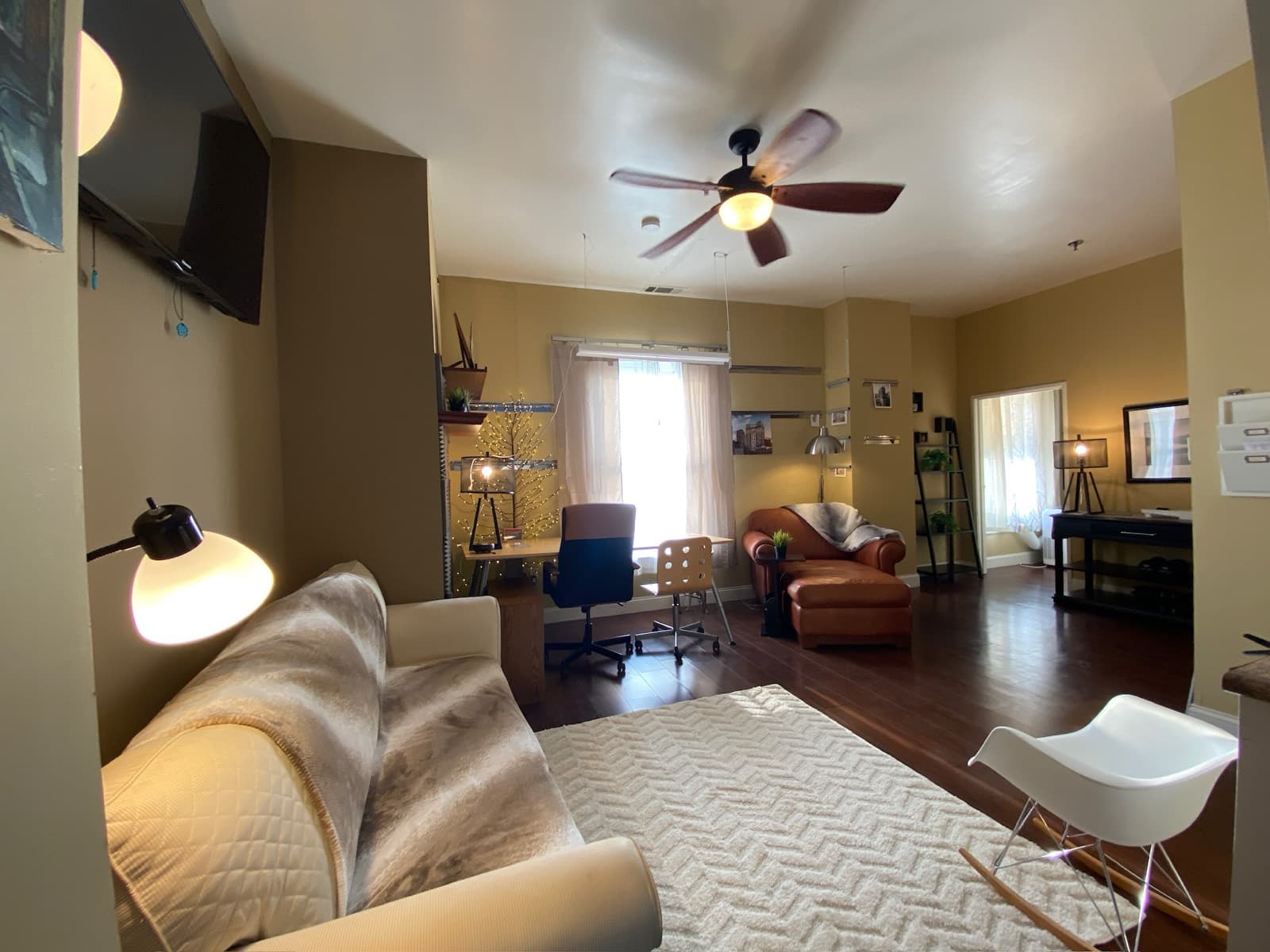 Cozy Studio Near Rooftop at Exchange Building, unit 502