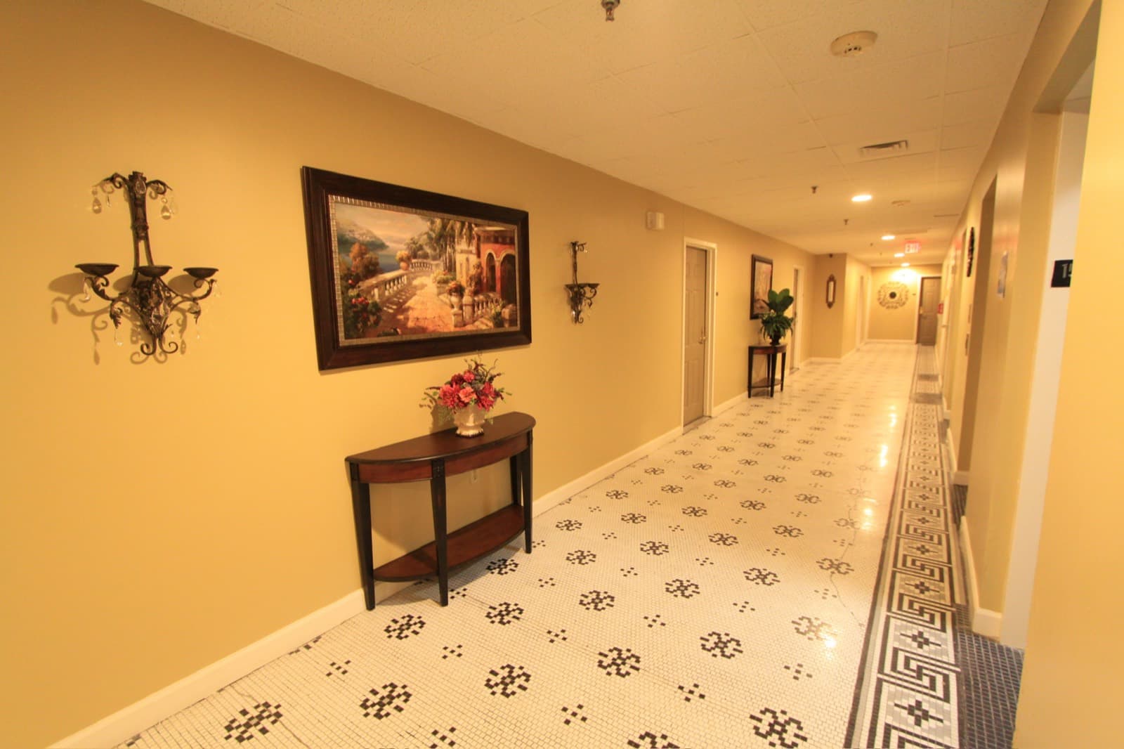 Spacious 1BR Loft with Exposed Beams interior view 3