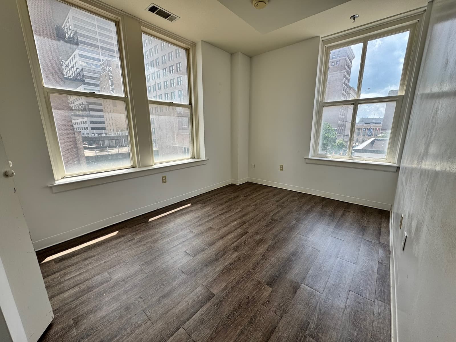 Luxury 2BR Corner Unit at Exchange Building, unit 415