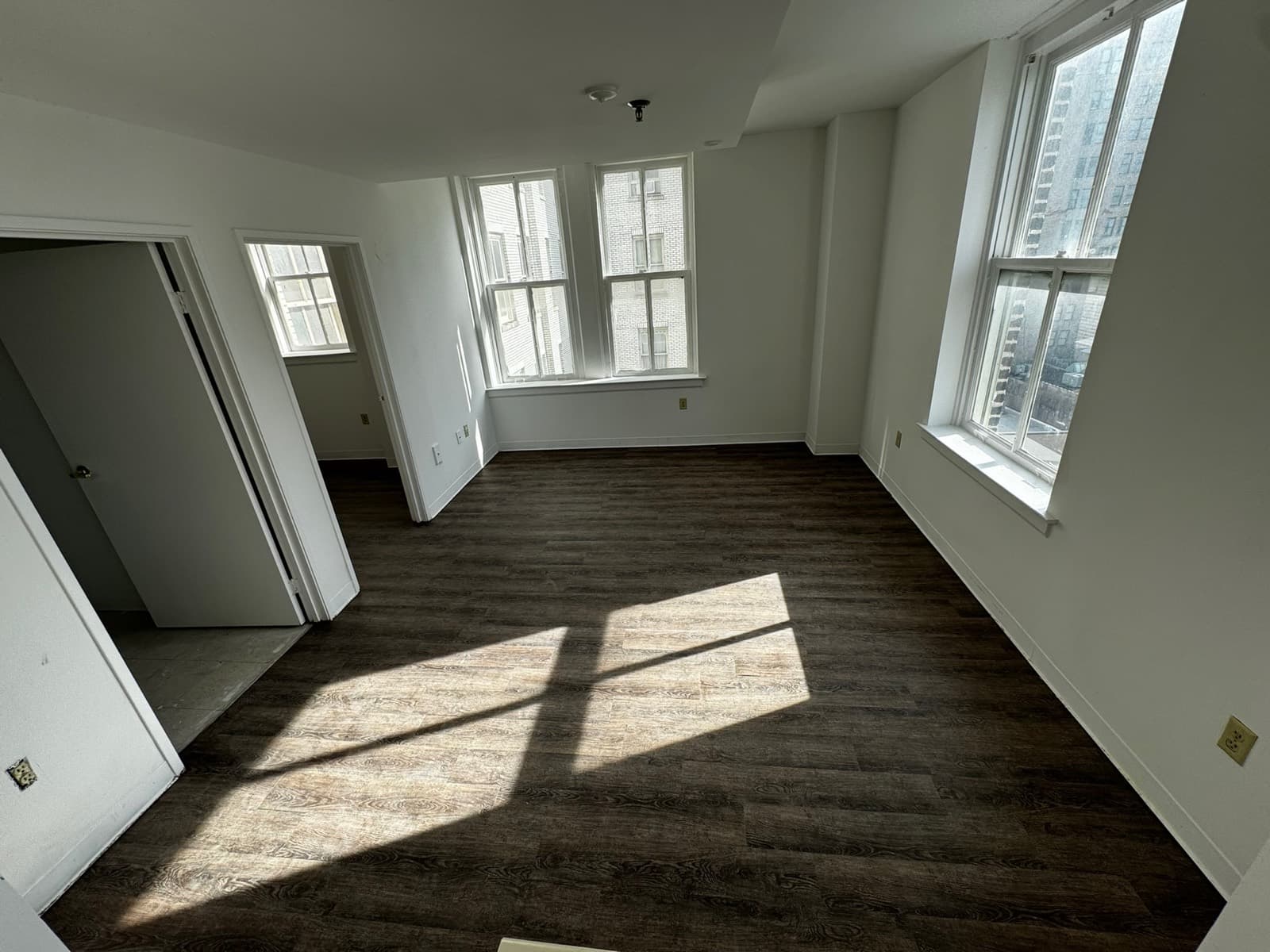 Bright Studio with River Views at Exchange Building, unit 101